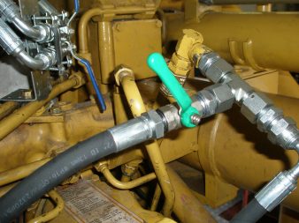 Connecting fuel hoses. Pic.1