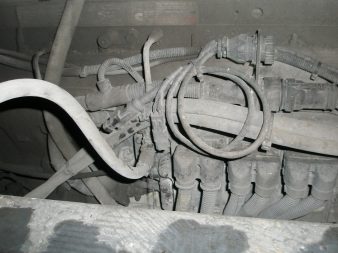 Signal cable in corrugated tube