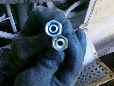 DFM fuel hose fastenings