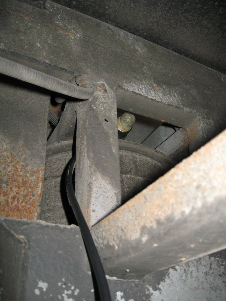 Connecting the cable to the sensor