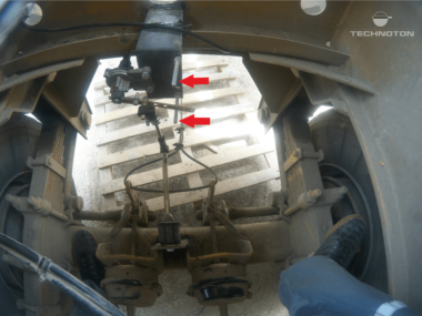 Another perspective. + long bolts are visible that prevent the lever from leaving the working area