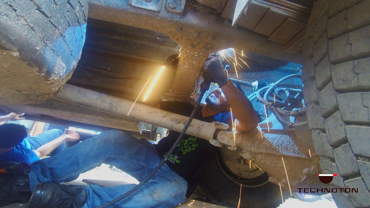 Axle load sensor installation on a garbage truck Axle load sensor installation on a garbage truck