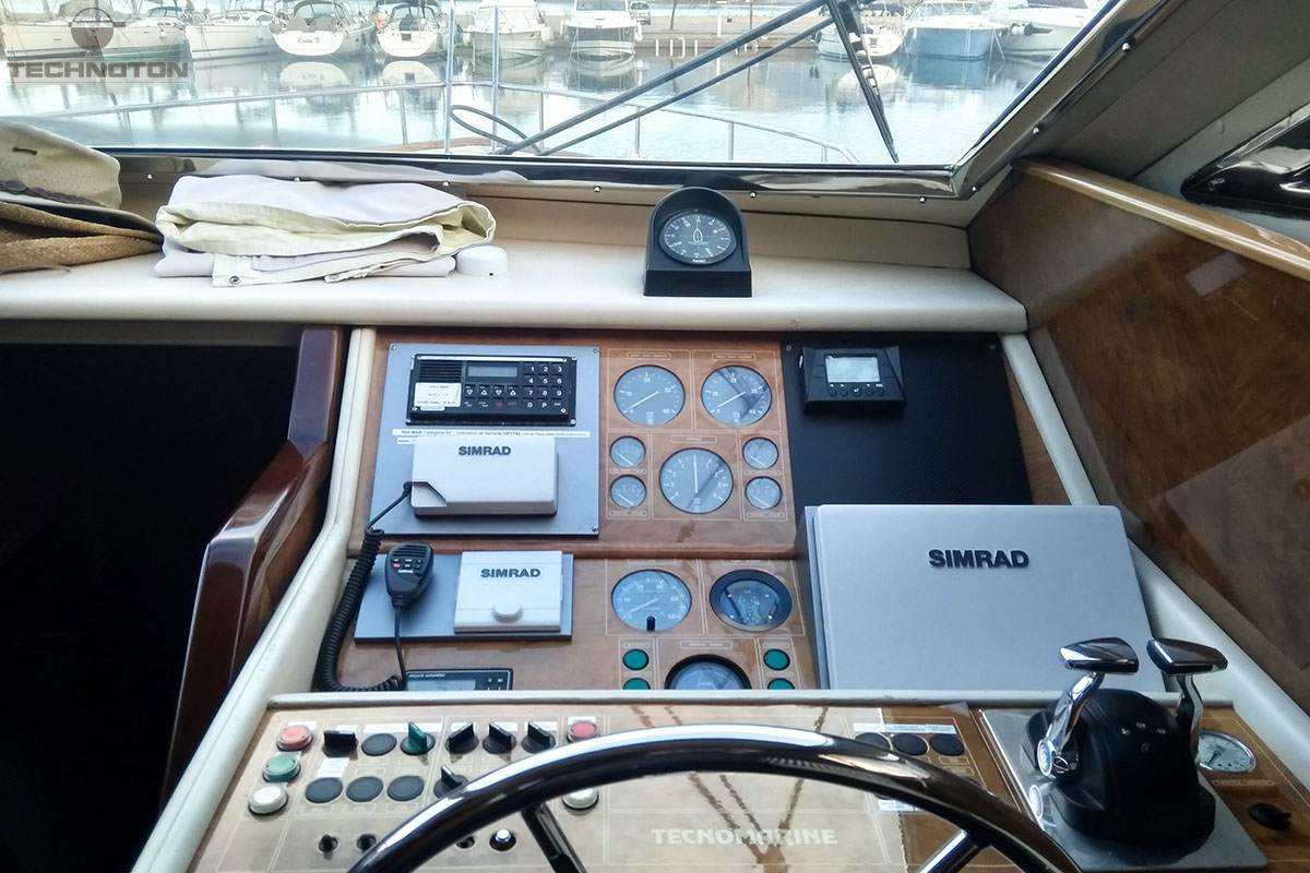 CAN-дисплей MasterCAN Display 35 на судне.
