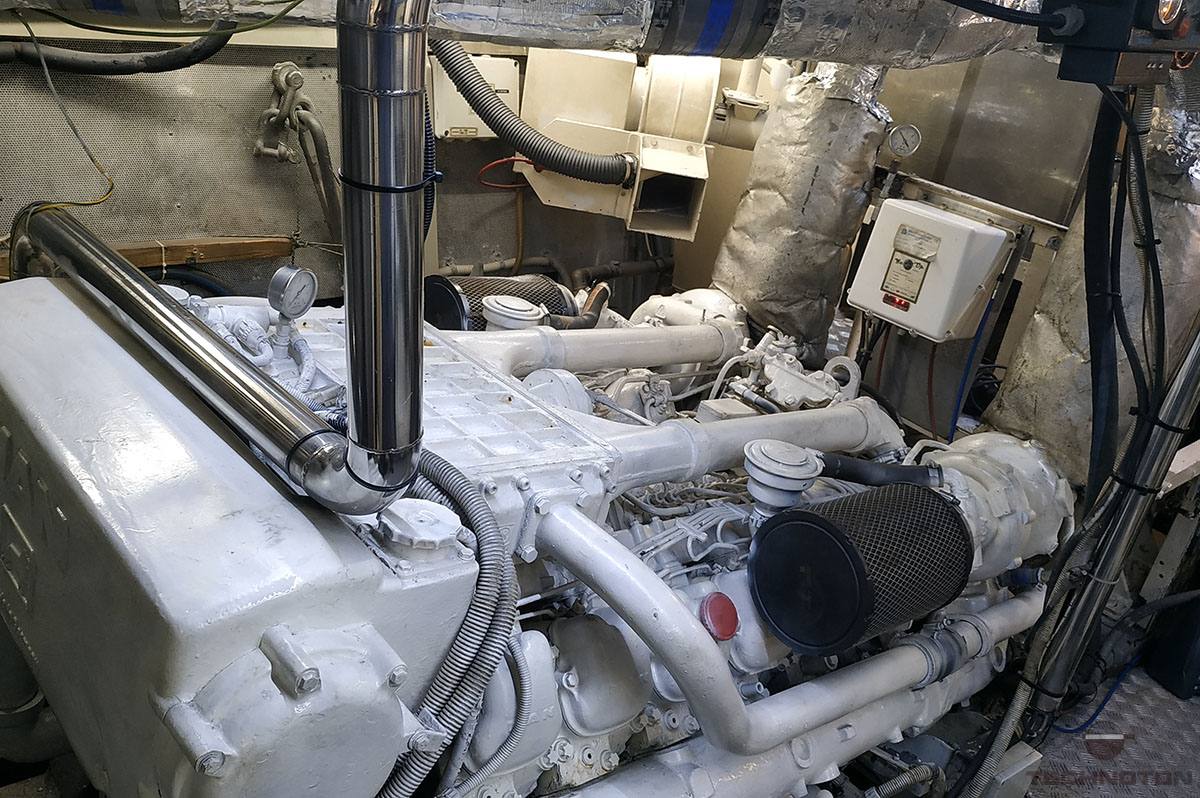 Vessel engine