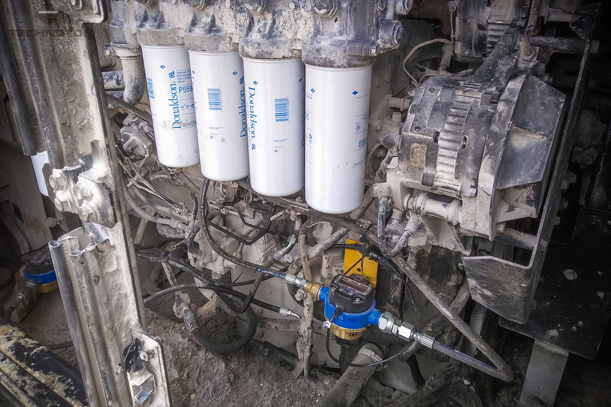 Mounting a pair of DFM Marine flowmeters on a mining excavator Mounting a pair of DFM Marine flowmeters on a mining excavator