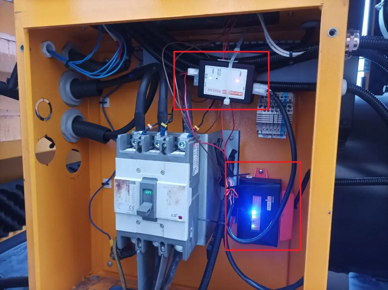 MasterCAN RS2CAN and CANUp Genset telematics gateway MasterCAN RS2CAN and CANUp Genset telematics gateway