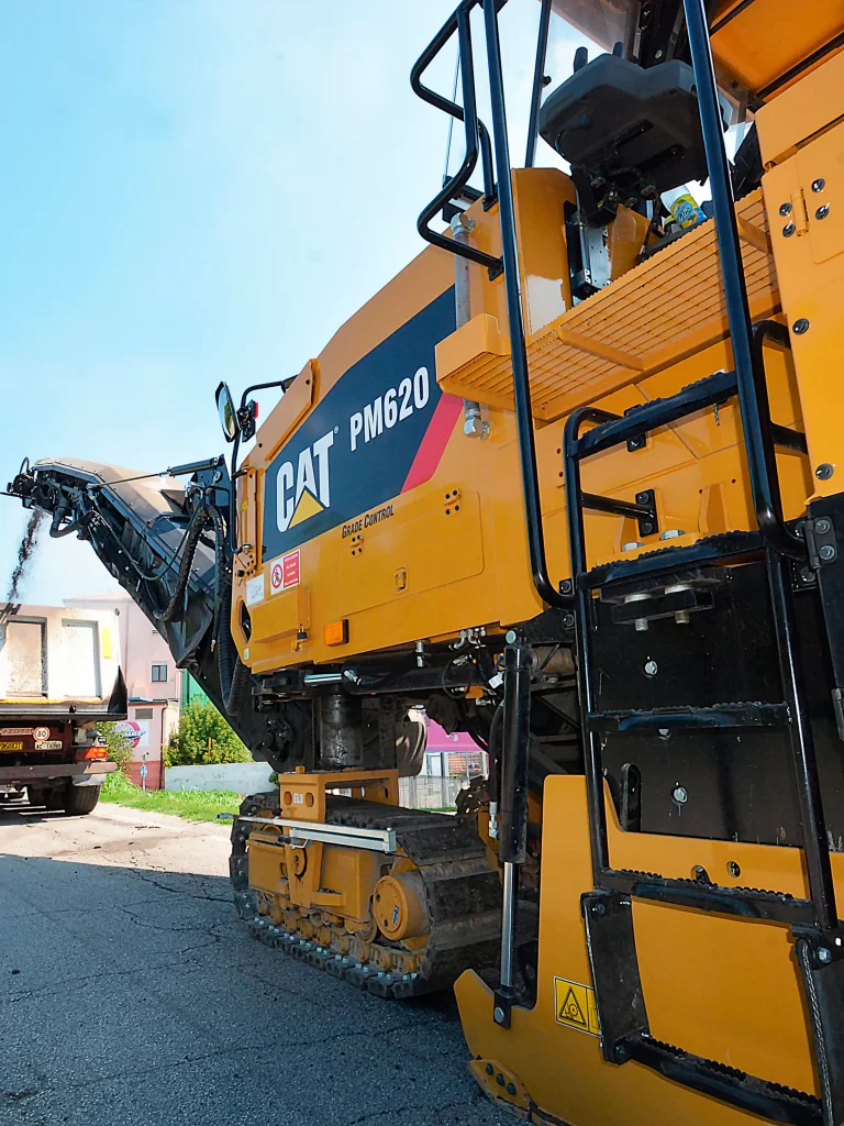 DFM installed on a CAT PM620 DFM installed on a Caterpillar PM620