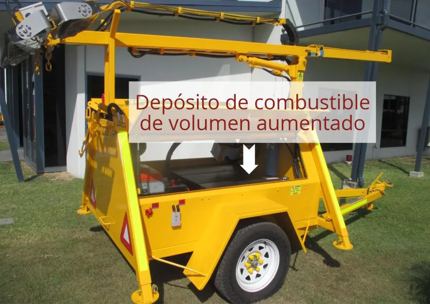 Depósito de combustible de volumen aumentado en un mástil de iluminación Depósito de combustible de volumen aumentado en un mástil de iluminación