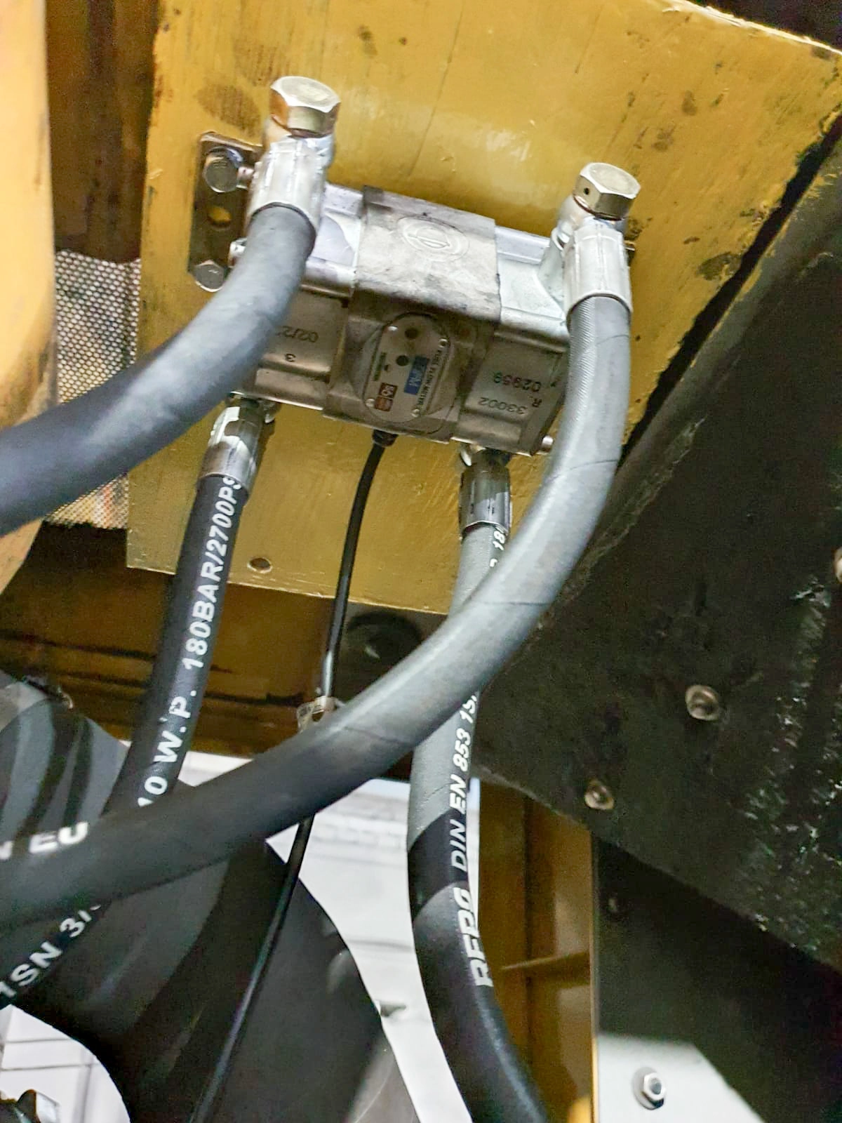 DFM flow meter on Caterpillar D7R Deaerator in the fuel system