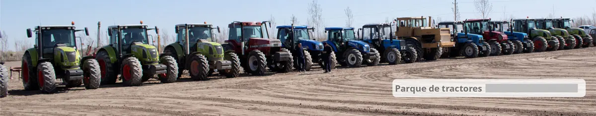 Flota de tractores de una empresa agrícola para la producción de algodón Flota de tractores de una empresa agrícola para la producción de algodón