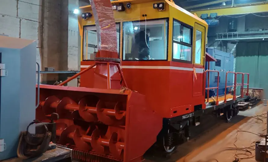 Auger-rotor snowplow in the production facility