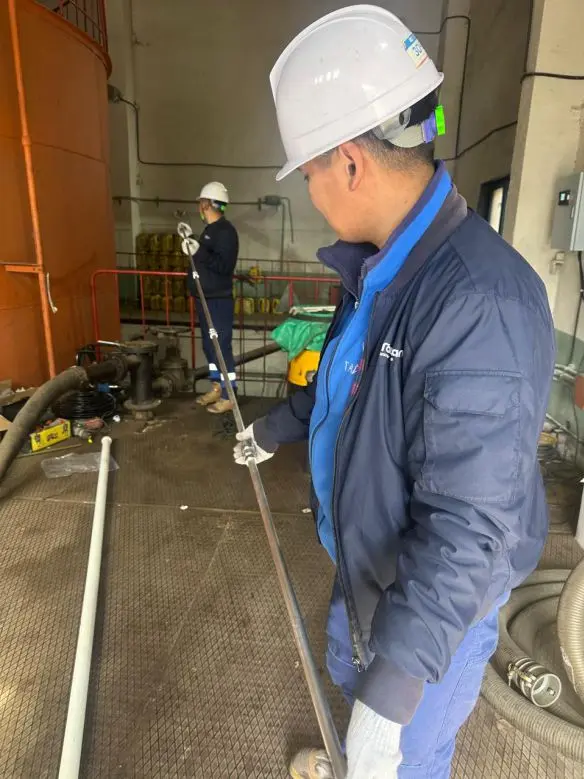 DUT-E level sensor extension up to 8 meters for large vertical fuel storage DUT-E level sensor extension up to 8 meters for large vertical fuel storage