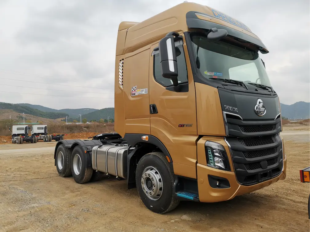Contrôle du carburant dans le réservoir et suivi GPS sur le tracteur routier Chenglong H7